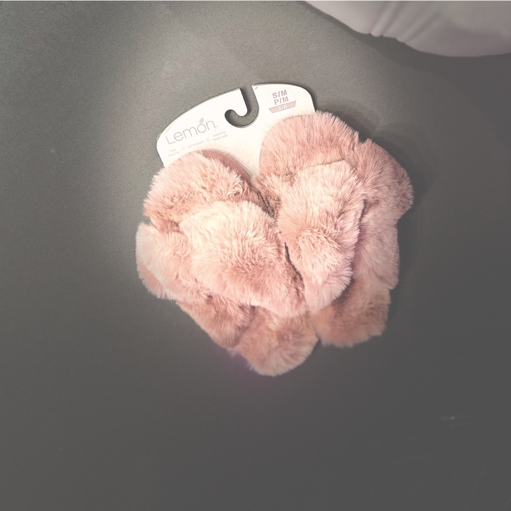 Lemon Fur Blush pink Slippers size 5-6 (US 7)